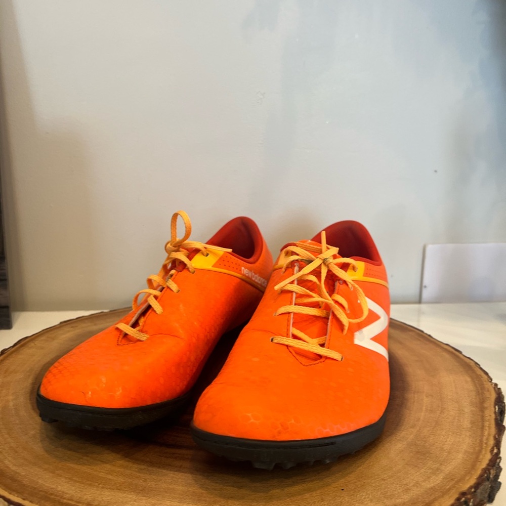 New Balance Men's Bright Orange Visaro turf Athletic Shoes size 10